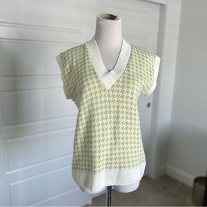 Nasty Gal NWOT Green and Cream Houndstooth Sweater Vest Size Small